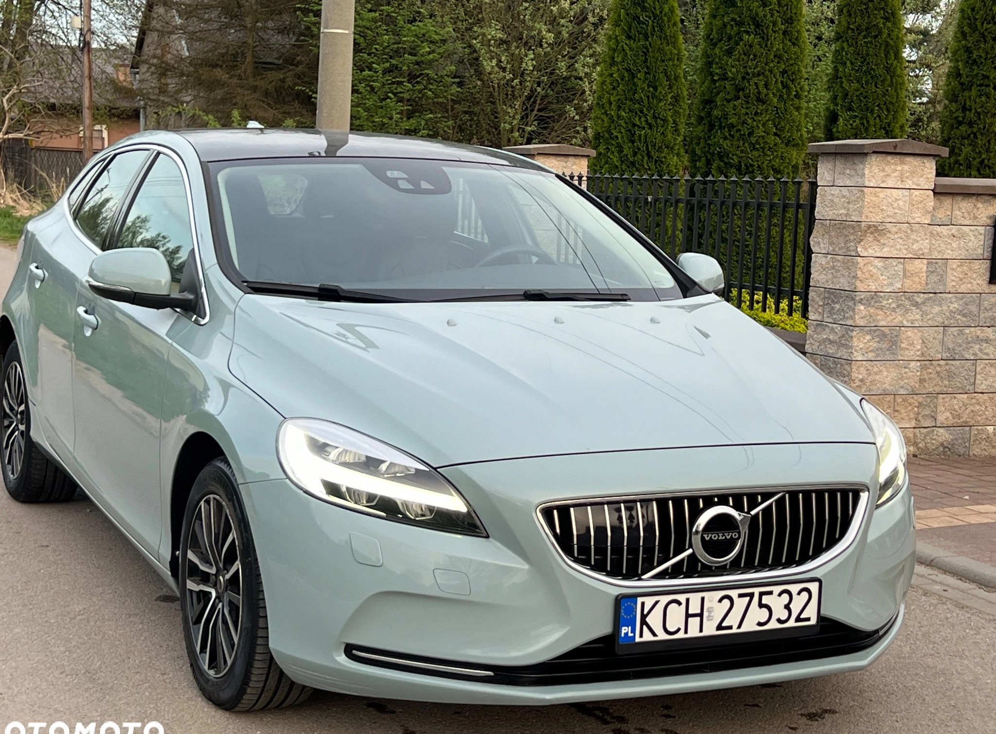 Volvo V40 cena 59900 przebieg: 165500, rok produkcji 2017 z Chrzanów małe 781